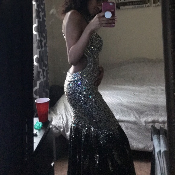 GORGEOUS PROM DRESS - Picture 4 of 5